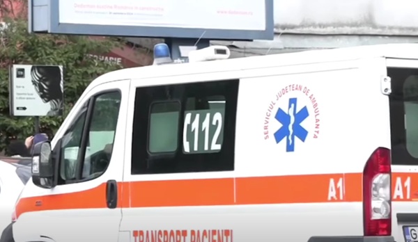 ambulanta pe drum in trafic
