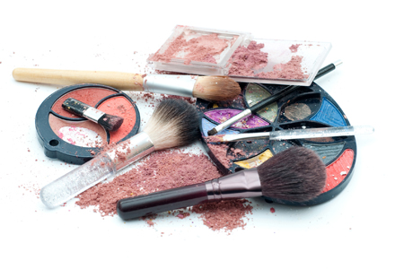cosmetice expirate farduri vechi