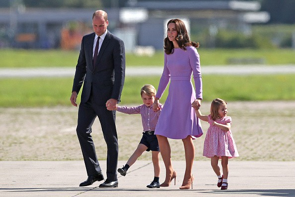 printul si ducesa de Cambridge cu cei doi copii