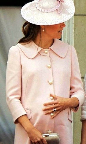 Kate Middleton imbracata in roz