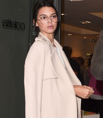 kendall jenner cu ochelari aviator