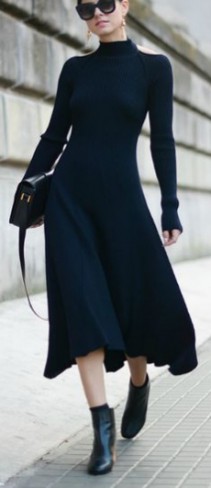 femeie eleganta in rochie neagra