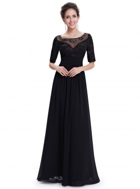 femeie cu rochie eleganta neagra