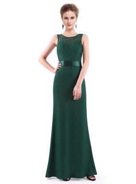 femeie cu rochie verde