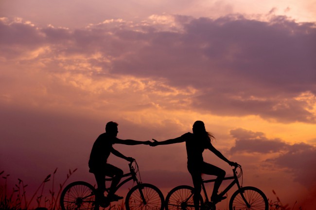 cuplu pe biciclete