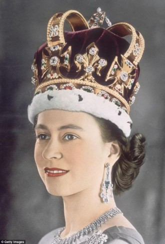 regina Elisabeta incoronata