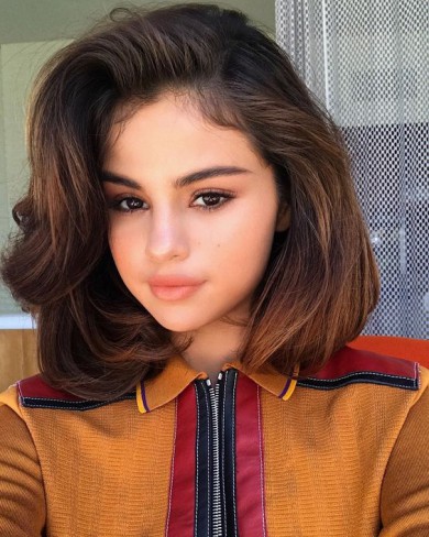 Selena Gomez tunsa bob