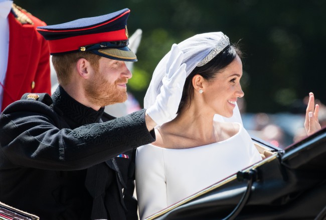 printul harry si meghan in trasura