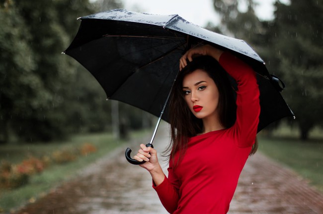 femeie cu umbrela