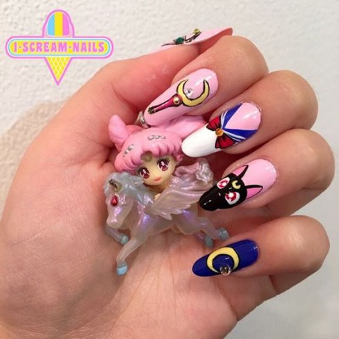 manichiura Sailor Moon roz