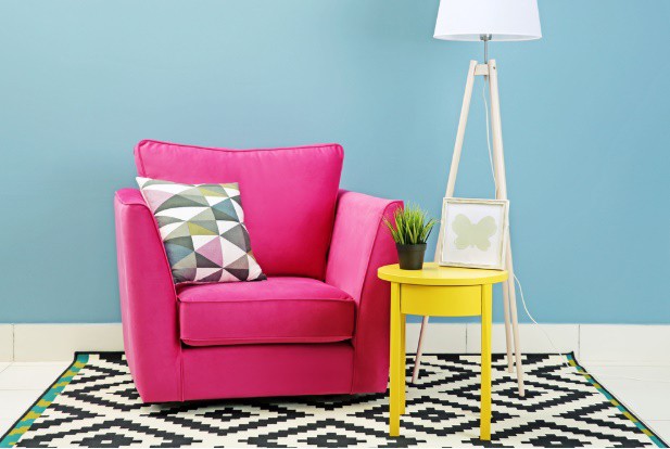 decoratiune casa scaun roz