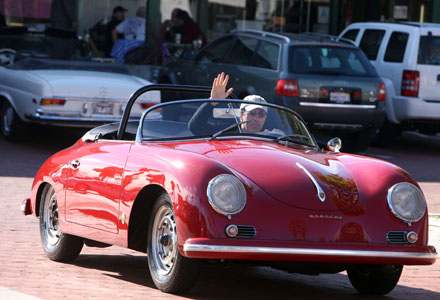 Jerry Seinfeld intr-un Porche