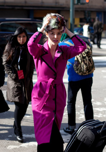 caciula din blana si palton colorat