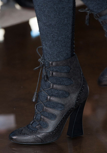 Botine decupate