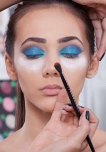 Make-up cu albastru