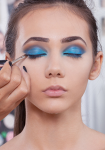 Make-up cu albastru