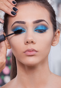 Make-up cu albastru