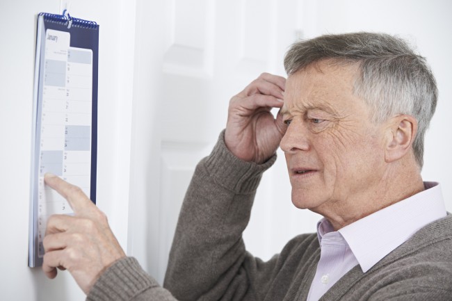 demența mixtă-bărbat în vârstă cu pierderi de memorie