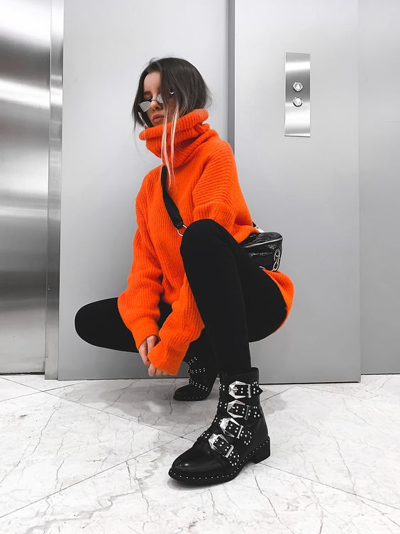 ținute de toamnă 2019_femeie cu pulover portocaliu
