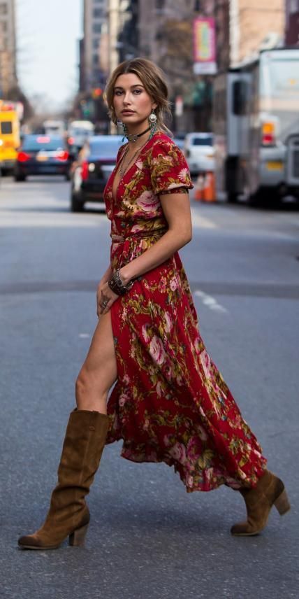 ținute de toamnă 2019_femeie cu rochie înflorată