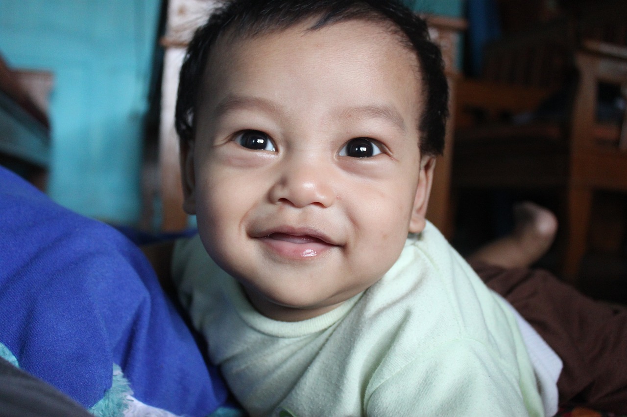 sindromul Klinefelter-bebeluș care zâmbește
