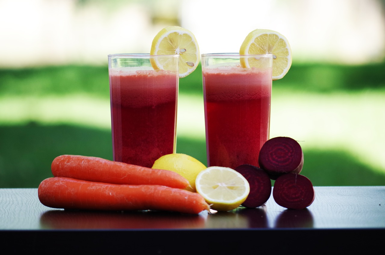 smoothie detoxifiere ficat-smoothie cu sfeclă roșie și morcov