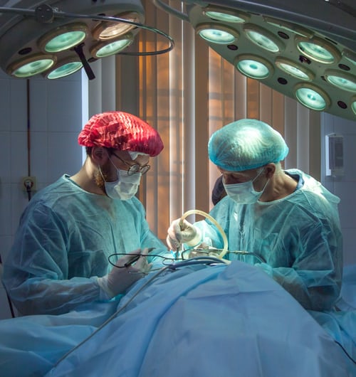 hipertensiunea intracraniana-chirurgi în sala de operație