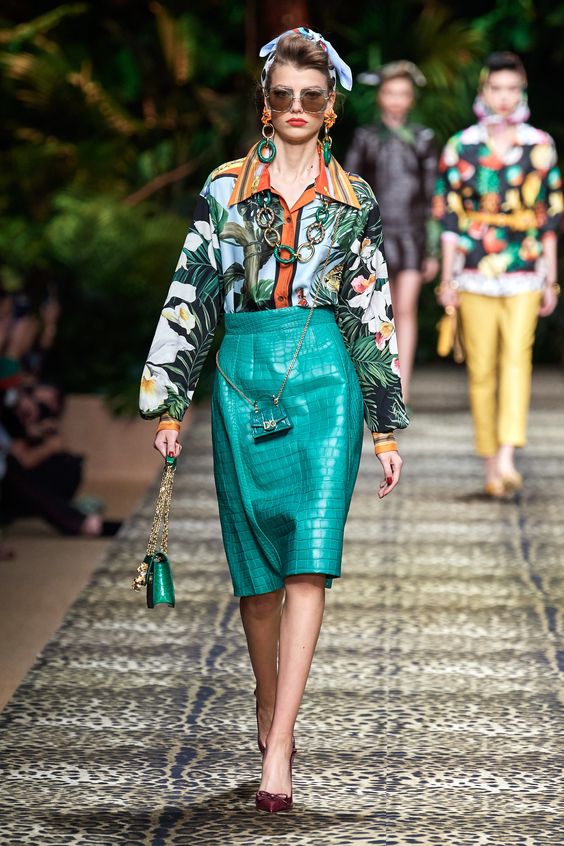 tinute primavara 2020-fusta piele Dolce Gabbana