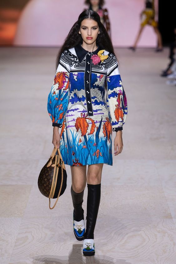 tinute primavara 2020-rochie imprimeu colorat Louis Vuitton 