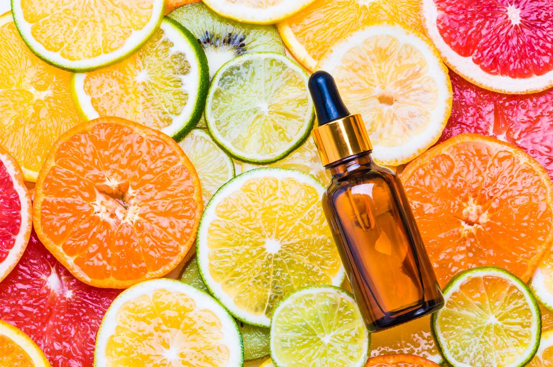 trucuri-pentru-deschiderea-culorii-parului-fiole-vitamina-C