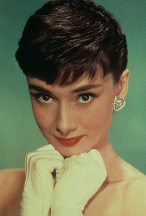 coafuri-retro-par-scurt-Audrey-Hepburn-anii-50