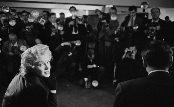 Marilyn Monroe 1956 la o conferinta de presa