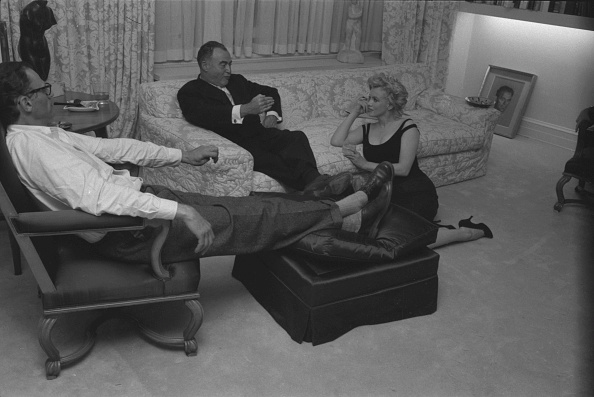 Marilyn Monroe cu Arthur Miller si Kermit Bloomgarden