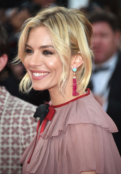 coafuri-par-mediu-ondulat-Sienna-Miller