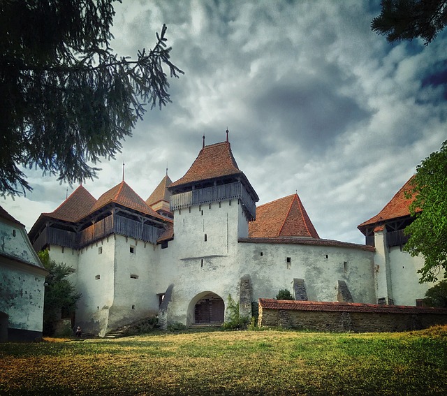 cele-mai-frumoase-statiuni-montane-din-romania-biserica-fortificata