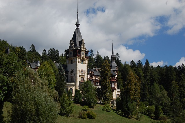 cele-mai-frumoase-statiuni-montane-din-romania-castel-peles