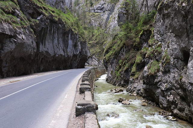 cele-mai-frumoase-statiuni-montane-din-romania-cheile bicazului