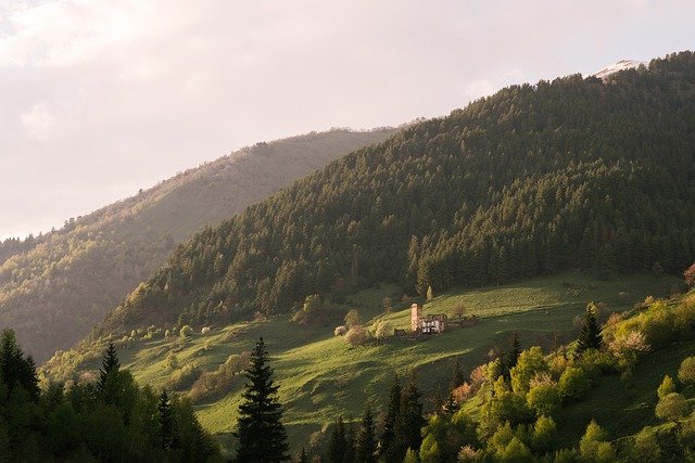 cele-mai-frumoase-statiuni-montane-din-romania-peisaj-de-munte