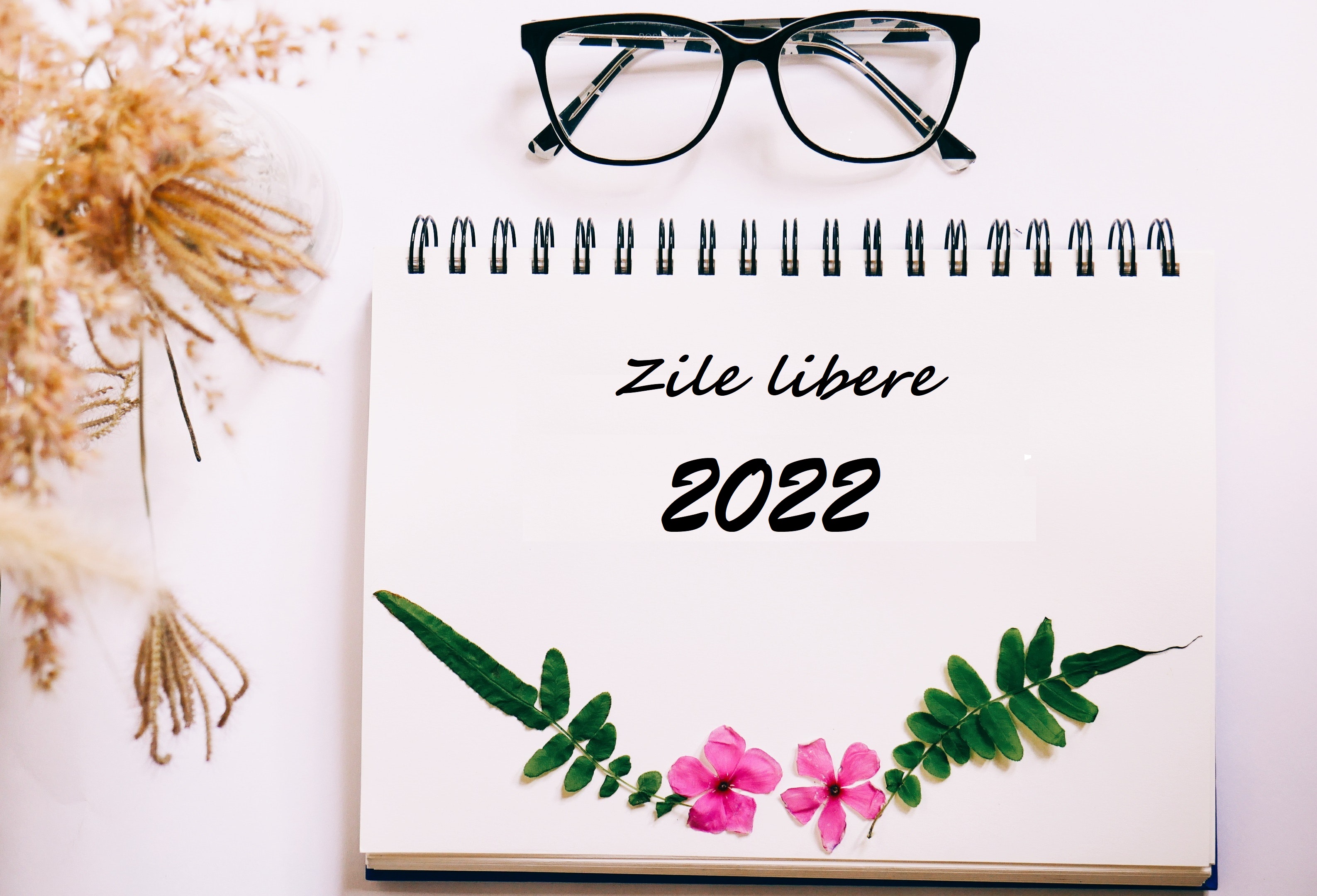 Calendar pe o masă