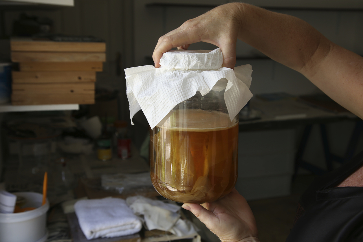 Borcan de kombucha făcut în casă