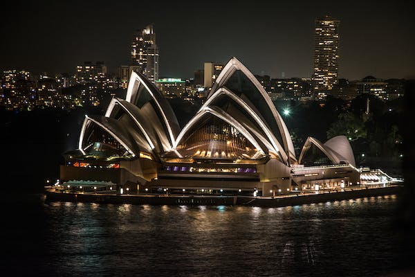 Clădire lângă ocean în Australia