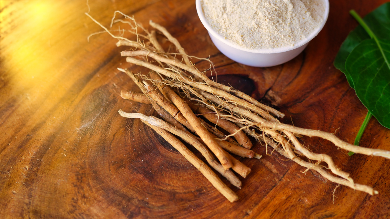 Planta și pulbere de ashwagandha