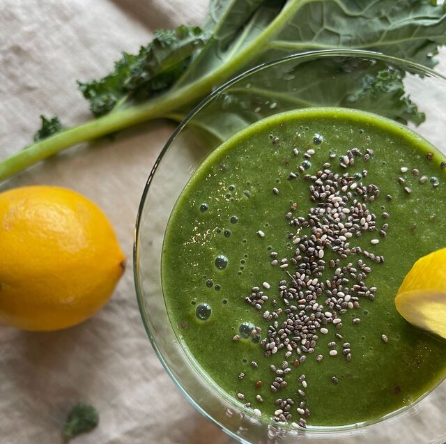 Smoothie verde cu frunze de kale