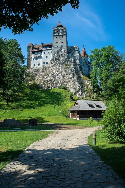 Castelul Bran văzut din Parcul Regal