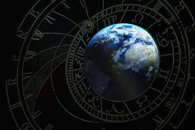 Planeta înconjurată de semne astrologice