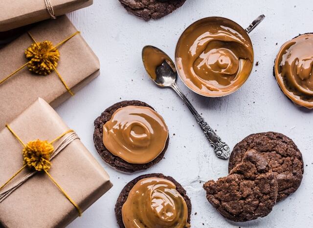 Biscuiți cu sos de caramel