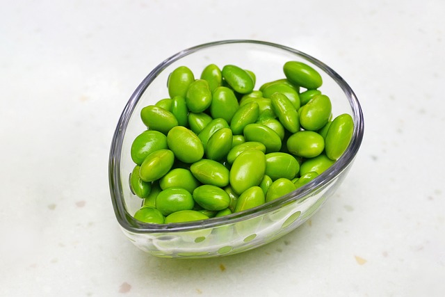 Bol de sticlă cu edamame