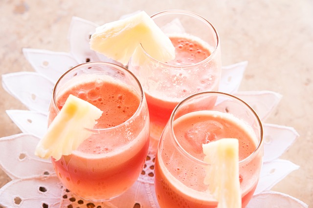 Pahare cu smoothie roz