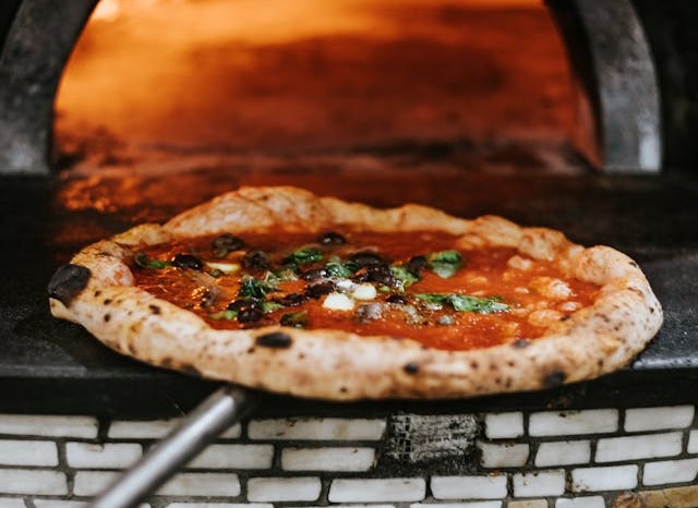 Pizza in cuptor