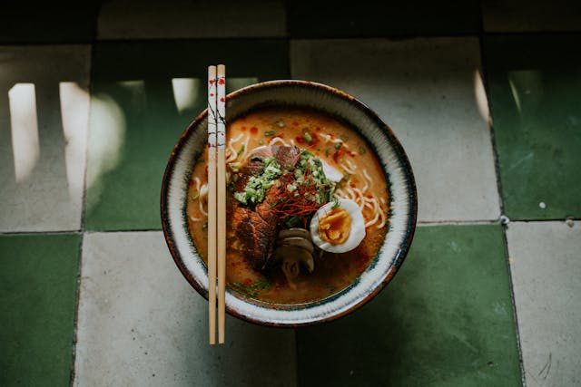 Supă ramen în bol